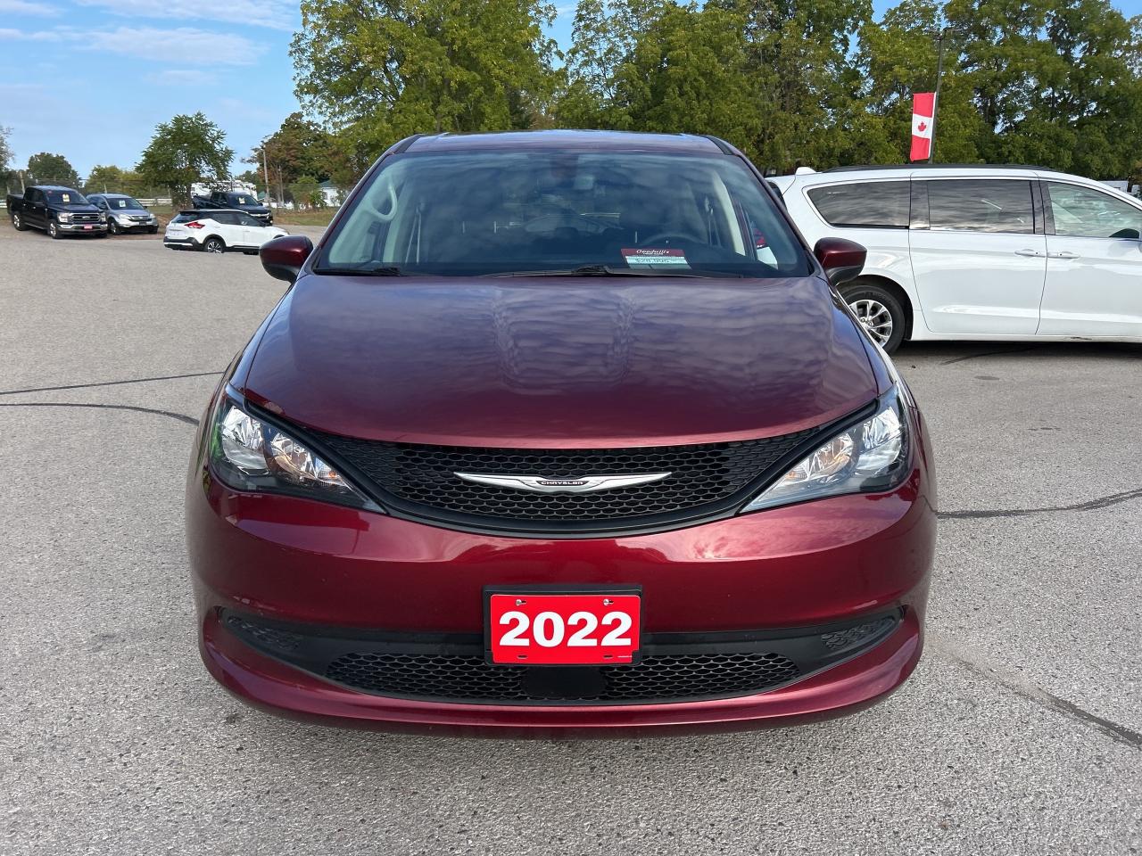 2022 Dodge Grand Caravan SXT, CLEAN CARFAX, POWER DOORS, REMOTE START! - Photo #3