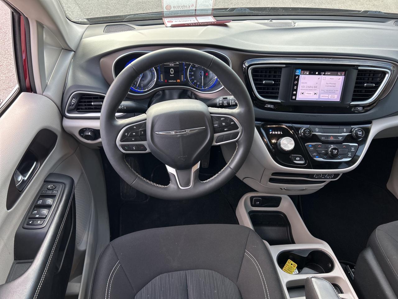 2022 Dodge Grand Caravan SXT, CLEAN CARFAX, POWER DOORS, REMOTE START! - Photo #14