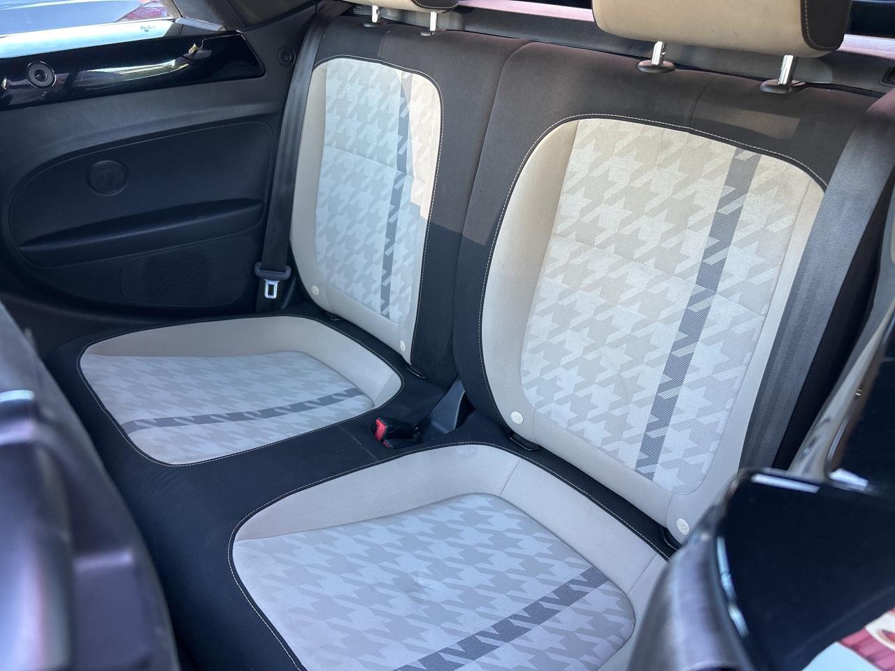 2018 Volkswagen Beetle Convertible TRENDLINE, AUTO, BACK UP CAM, BLINDSPOT MONITORS! - Photo #12