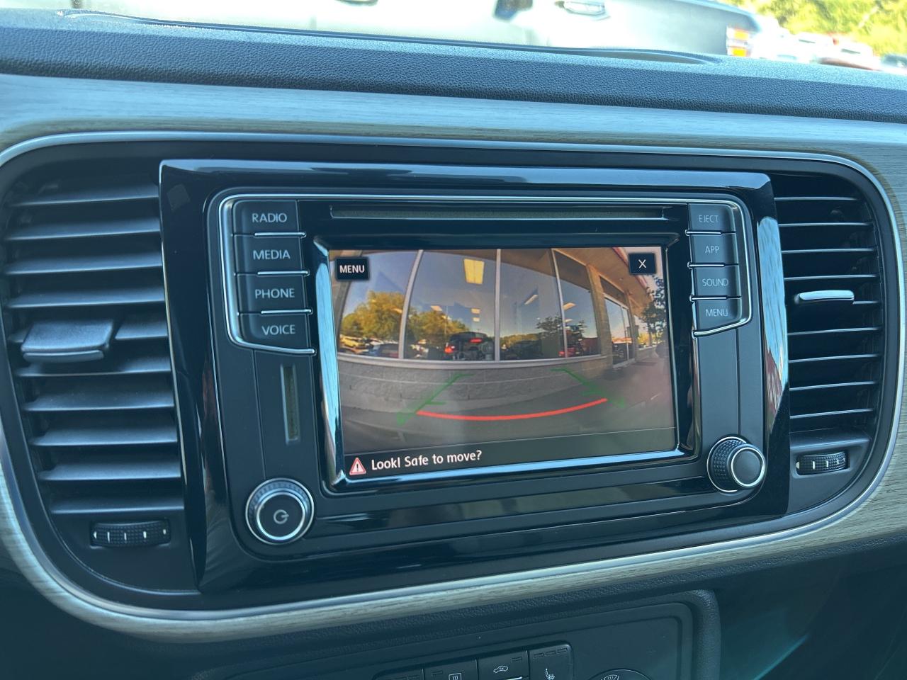 2018 Volkswagen Beetle Convertible TRENDLINE, AUTO, BACK UP CAM, BLINDSPOT MONITORS! - Photo #20