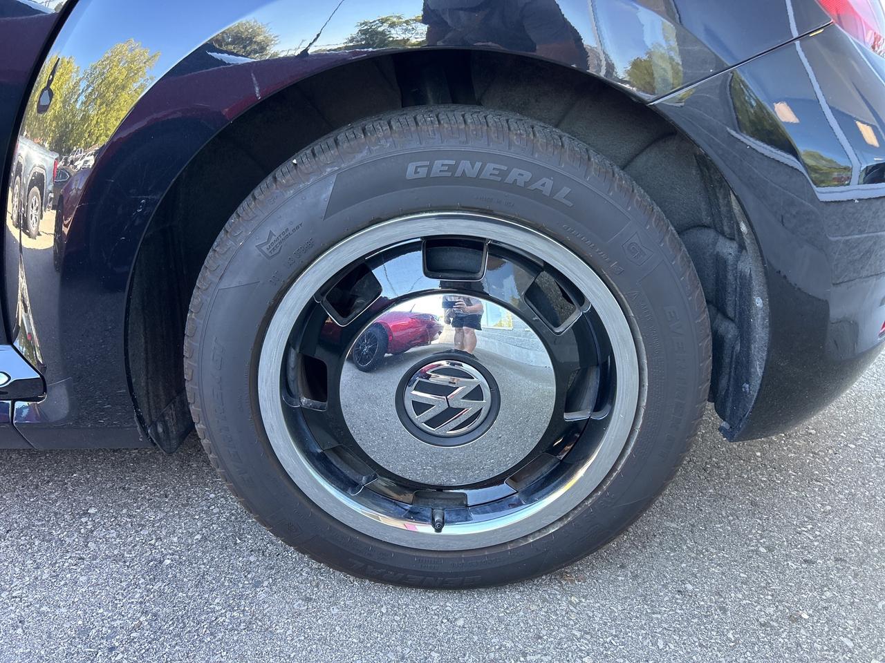 2018 Volkswagen Beetle Convertible TRENDLINE, AUTO, BACK UP CAM, BLINDSPOT MONITORS! Photo