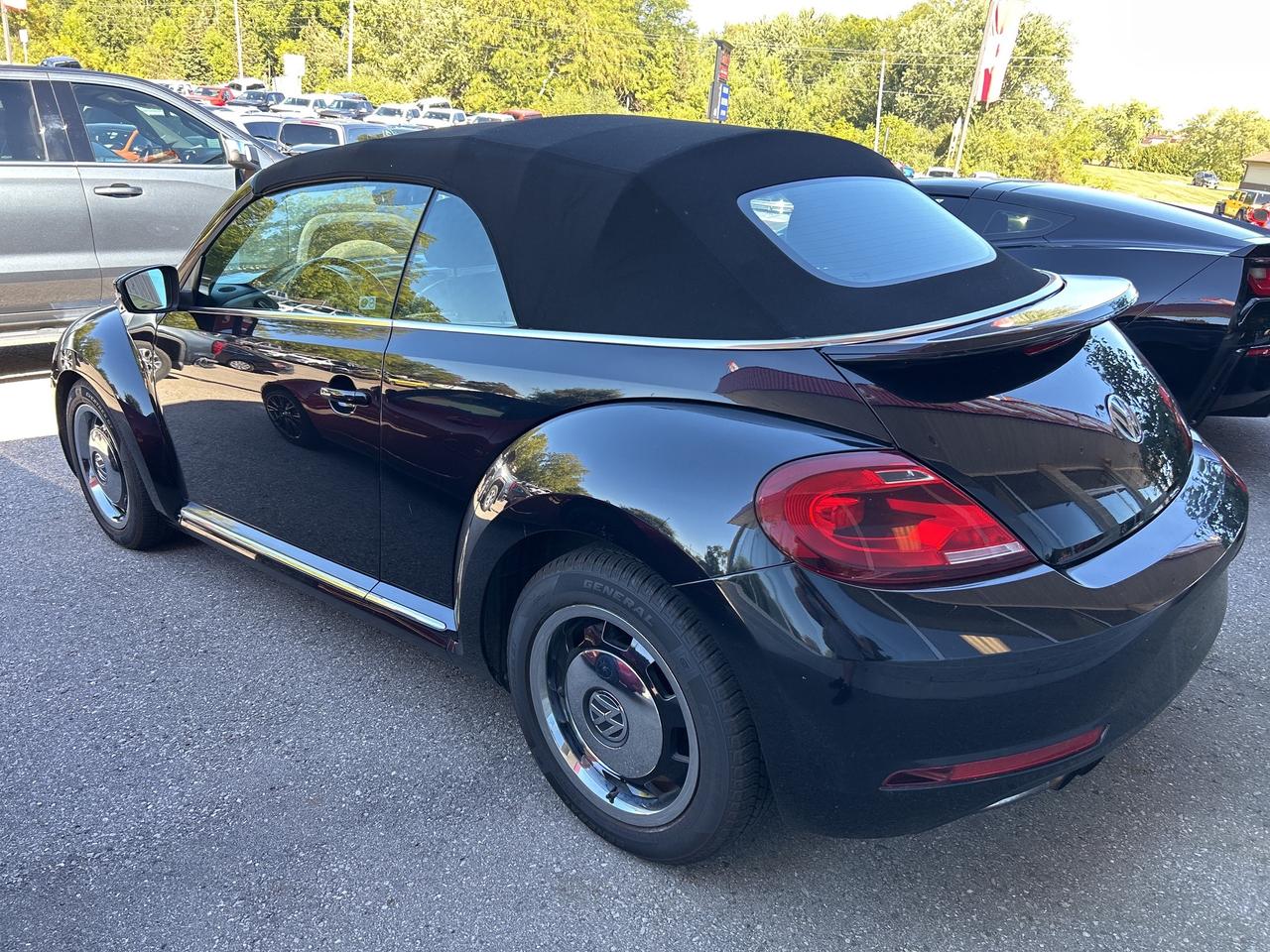 2018 Volkswagen Beetle Convertible TRENDLINE, AUTO, BACK UP CAM, BLINDSPOT MONITORS! - Photo #7