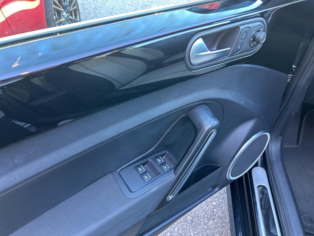 2018 Volkswagen Beetle Convertible TRENDLINE, AUTO, BACK UP CAM, BLINDSPOT MONITORS! Photo