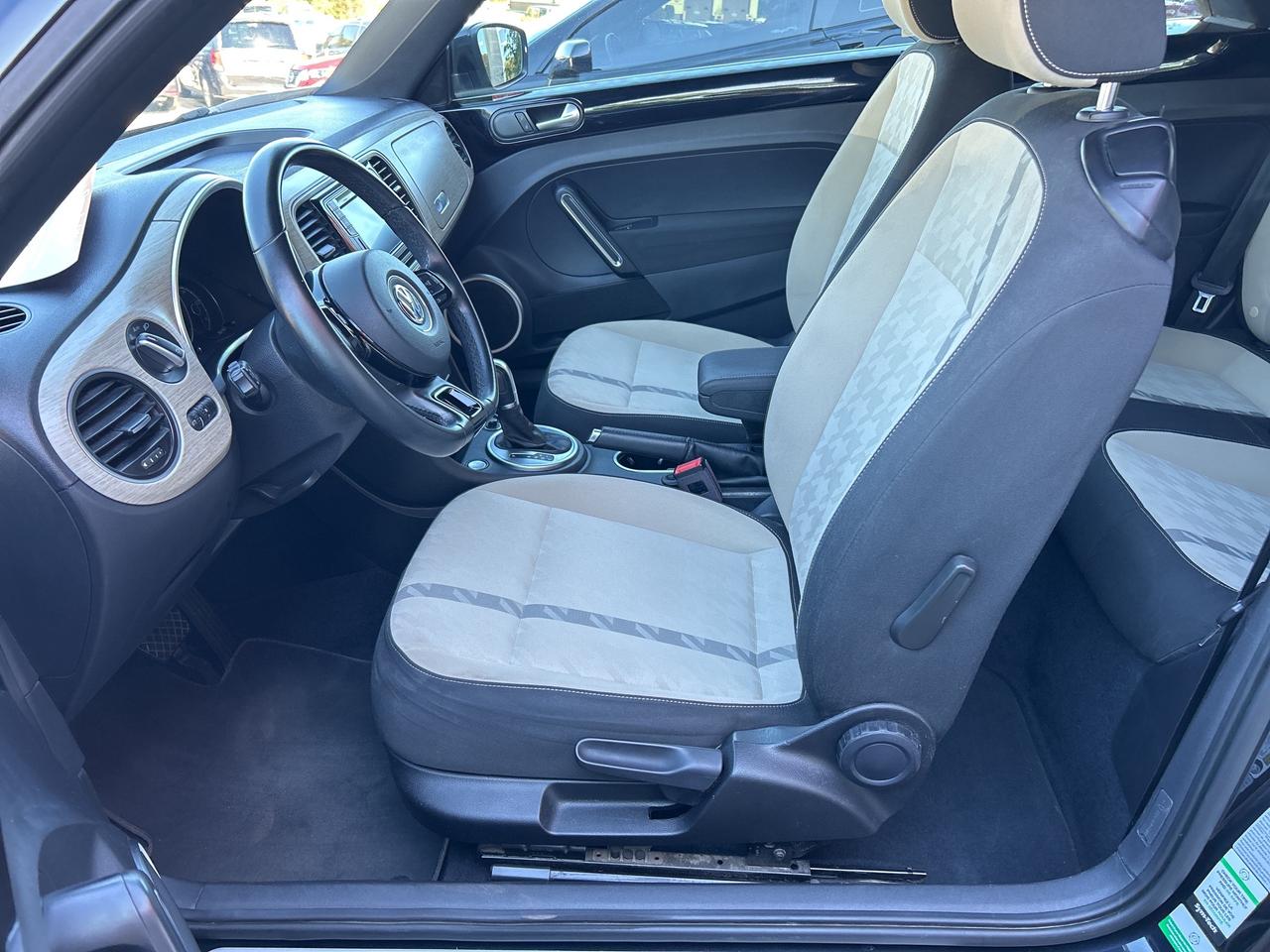 2018 Volkswagen Beetle Convertible TRENDLINE, AUTO, BACK UP CAM, BLINDSPOT MONITORS! Photo