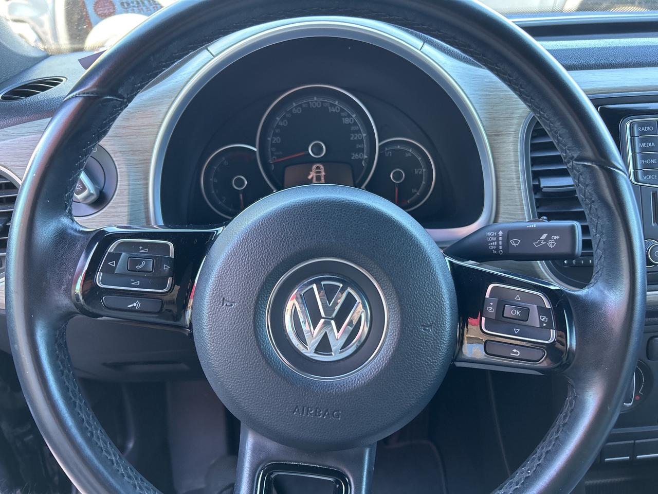 2018 Volkswagen Beetle Convertible TRENDLINE, AUTO, BACK UP CAM, BLINDSPOT MONITORS! - Photo #15