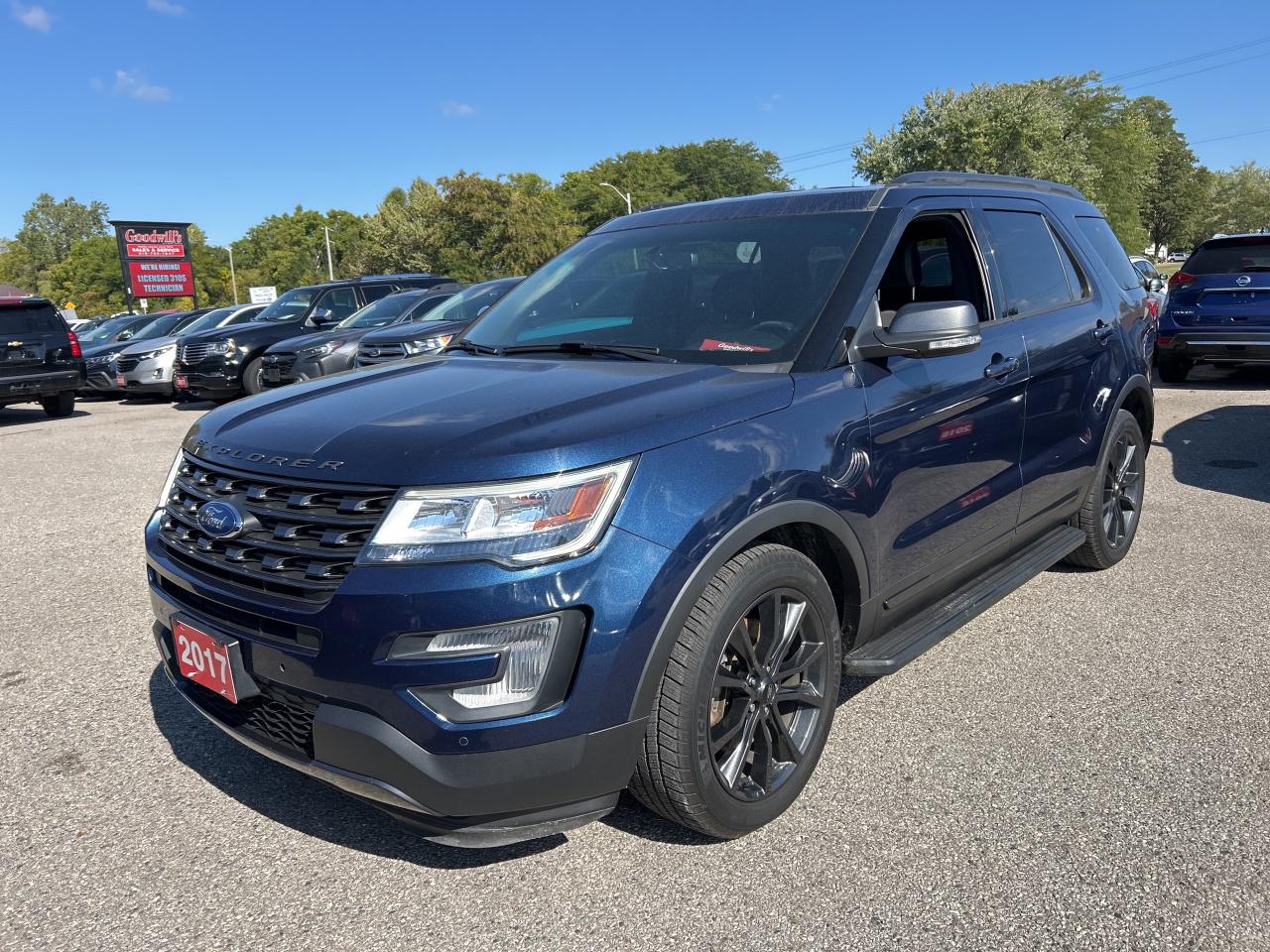 2017 Ford Explorer XLT, 6 PASSENGER, REMOTE START, BACK UP CAMERA! - Photo #2