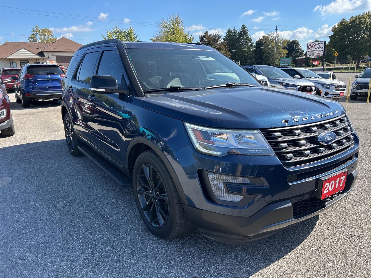 2017 Ford Explorer XLT, 6 PASSENGER, REMOTE START, BACK UP CAMERA! - Photo #4