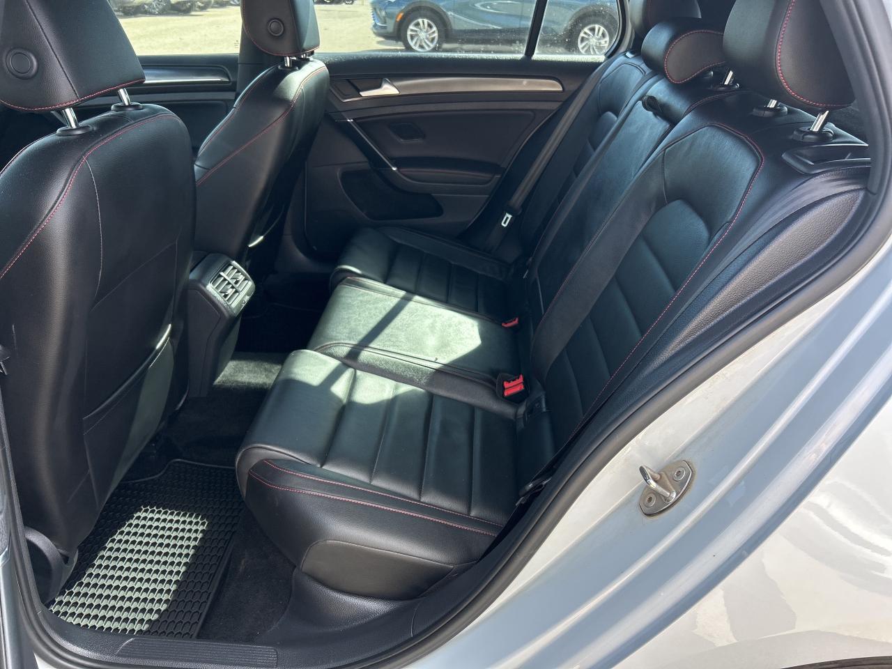 2018 Volkswagen Golf GTI AUTOBAHN, 6 SPEED MANUAL, HEATED LEATHER - Photo #12