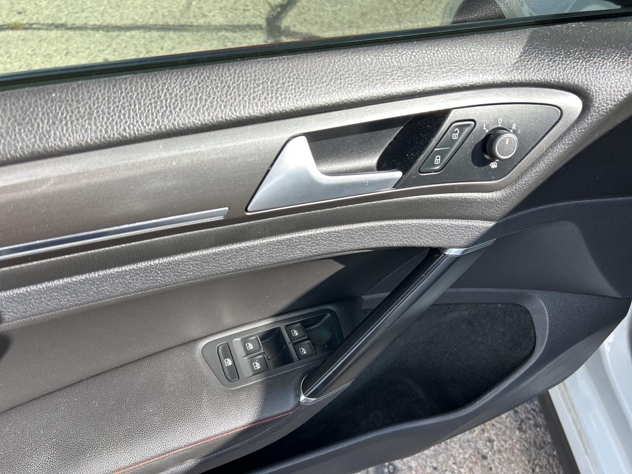 2018 Volkswagen Golf GTI AUTOBAHN, 6 SPEED MANUAL, HEATED LEATHER - Photo #16