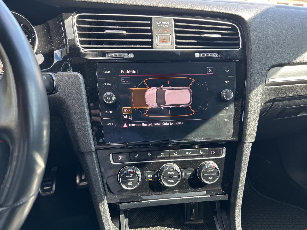 2018 Volkswagen Golf GTI AUTOBAHN, 6 SPEED MANUAL, HEATED LEATHER - Photo #20