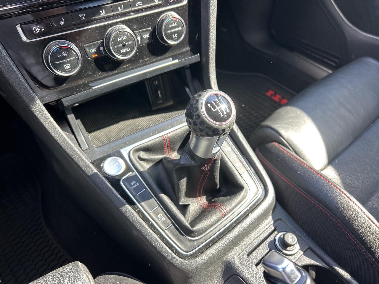 2018 Volkswagen Golf GTI AUTOBAHN, 6 SPEED MANUAL, HEATED LEATHER - Photo #21