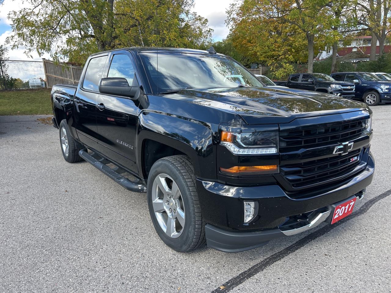 2017 Chevrolet Silverado 1500 LT, REMOTE START, 6 PASSENGER, LEATHER! - Photo #4