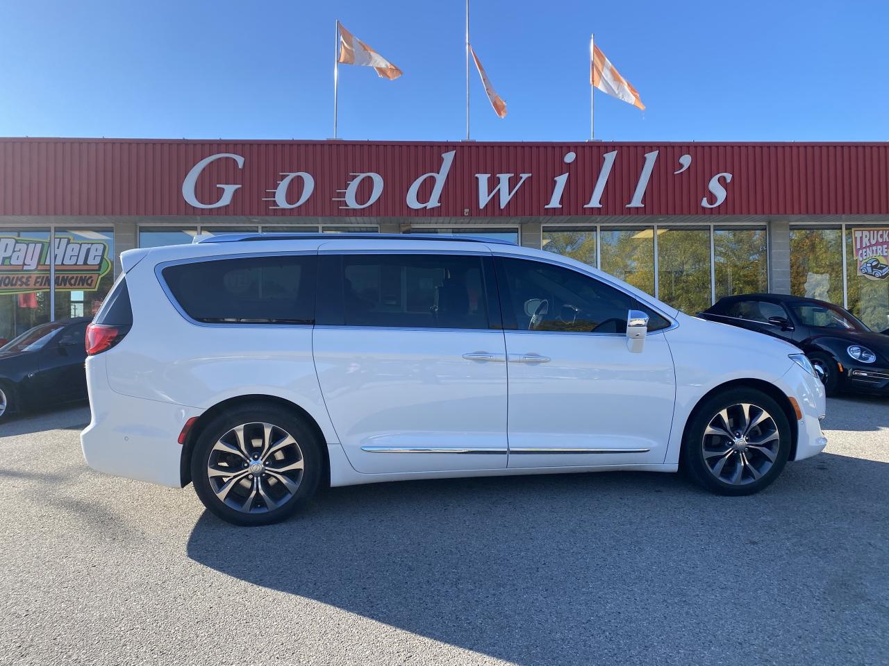 Used 2017 Chrysler Pacifica LIMITED, CLEAN CARFAX, DVD, REMOTE START, LEATHER! for sale in London, ON