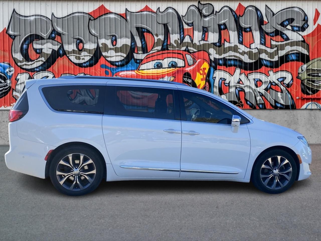Used 2017 Chrysler Pacifica LIMITED, CLEAN CARFAX, DVD, REMOTE START, LEATHER! for sale in London, ON