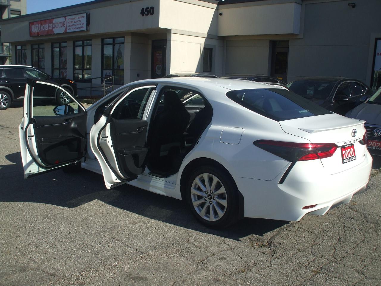 2020 Toyota Camry SE,Auto,New Tires & Brakes,Certified,Clean Carfax - Photo #17