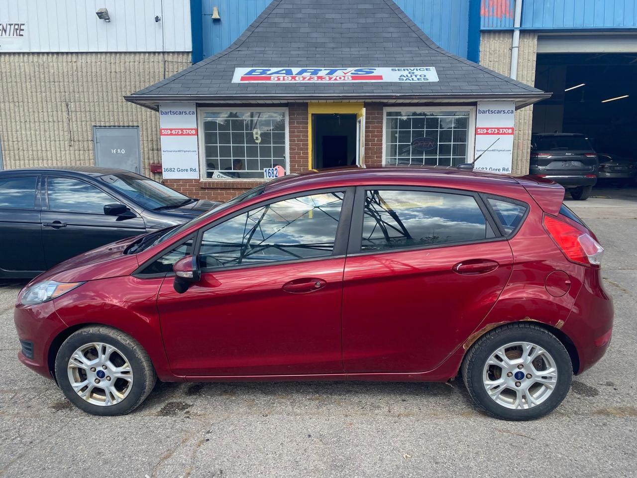 2015 Ford Fiesta 5dr HB SE - Photo #2