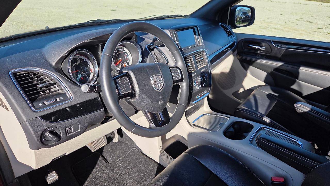 2019 Dodge Grand Caravan SXT Premium Plus - Photo #7