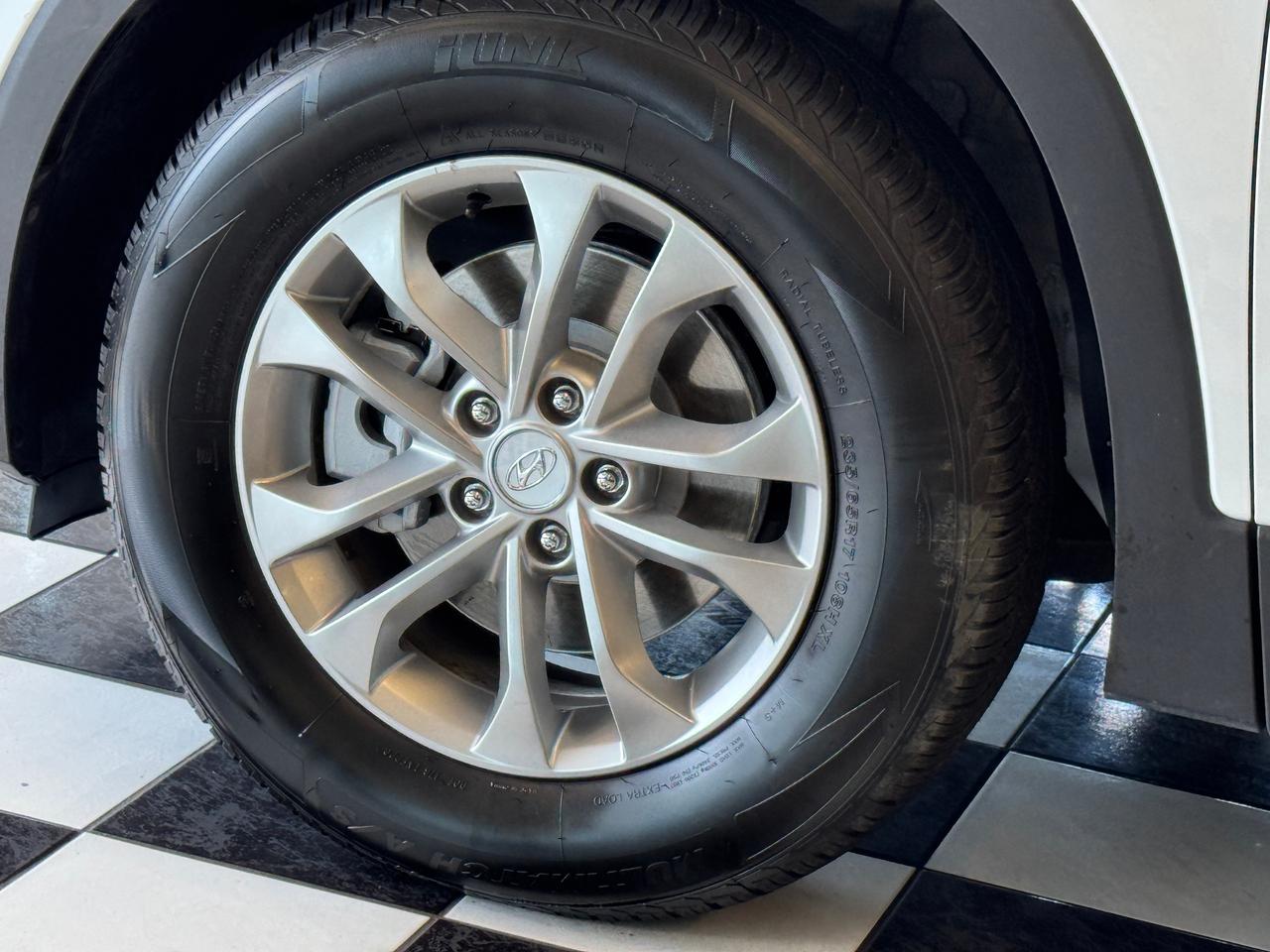 2019 Hyundai Santa Fe Essential AWD w/Safety+New Tires+Brake+CLEANCARFAX Photo