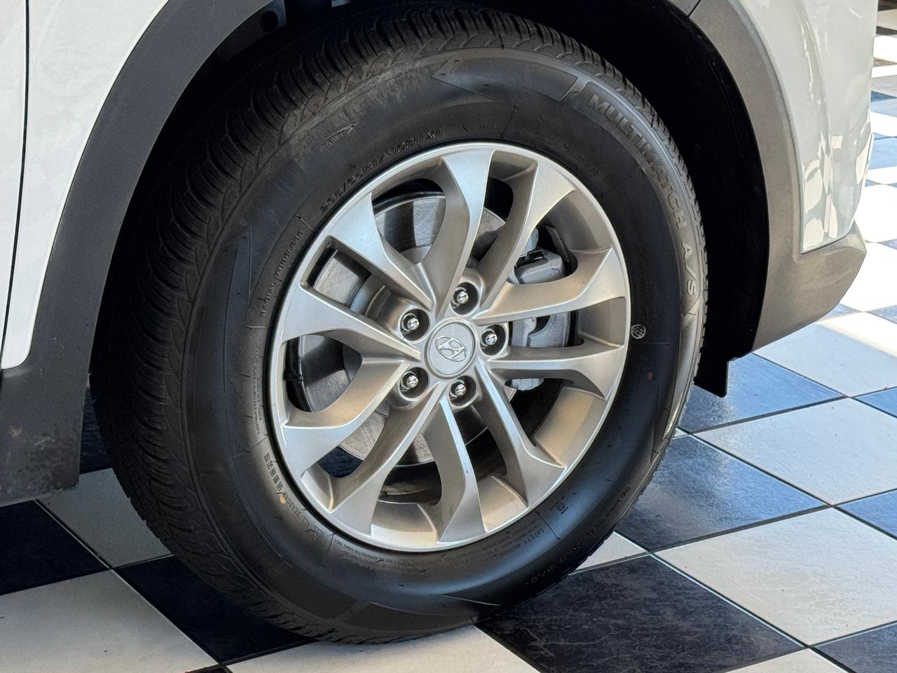 2019 Hyundai Santa Fe Essential AWD w/Safety+New Tires+Brake+CLEANCARFAX Photo