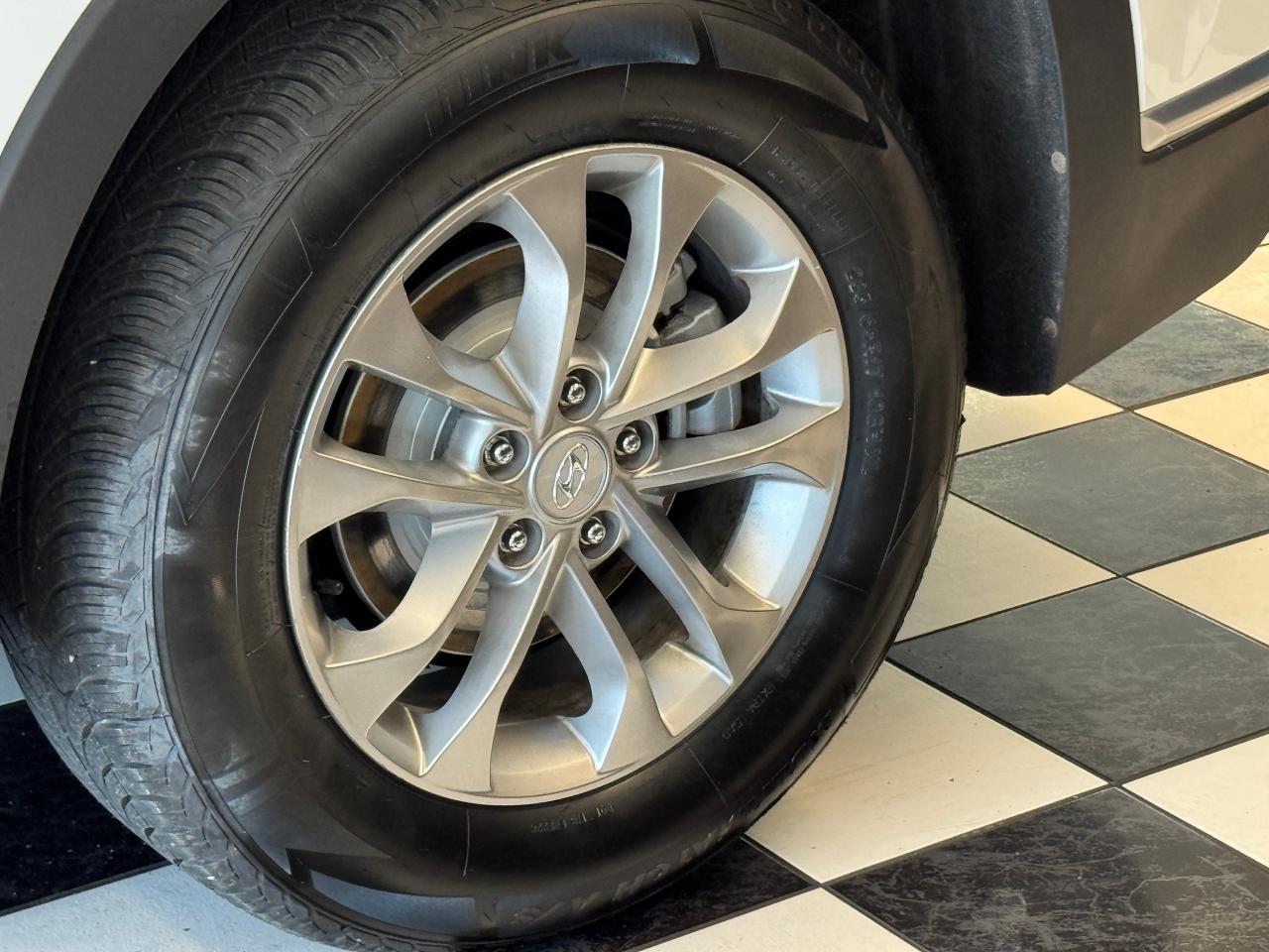 2019 Hyundai Santa Fe Essential AWD w/Safety+New Tires+Brake+CLEANCARFAX Photo48
