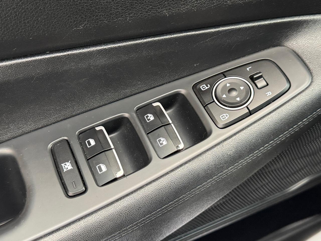 2019 Hyundai Santa Fe Essential AWD w/Safety+New Tires+Brake+CLEANCARFAX Photo