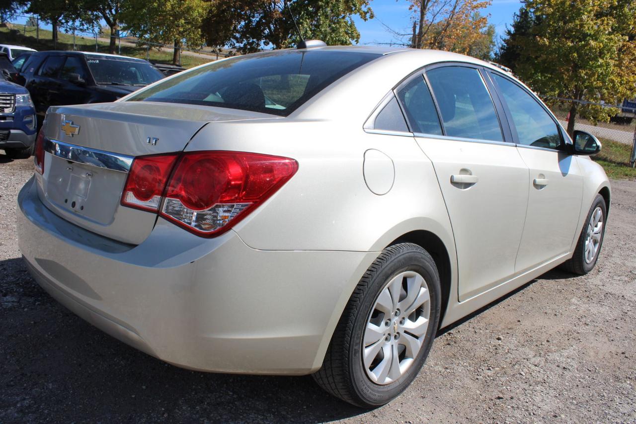 2015 Chevrolet Cruze 1LT Photo2