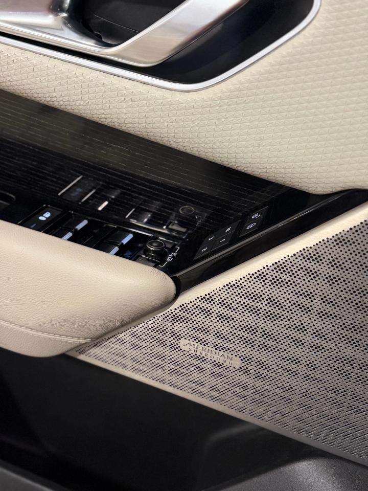 2018 Land Rover Range Rover Velar D180 R-Dynamic SE - Photo #10