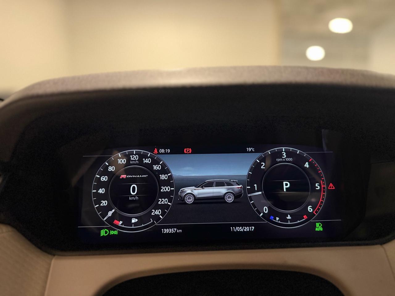 2018 Land Rover Range Rover Velar D180 R-Dynamic SE - Photo #12