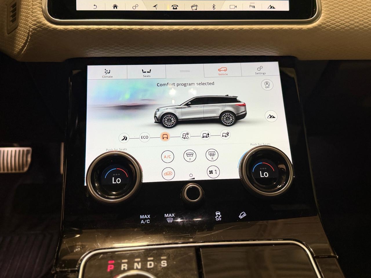 2018 Land Rover Range Rover Velar D180 R-Dynamic SE - Photo #20