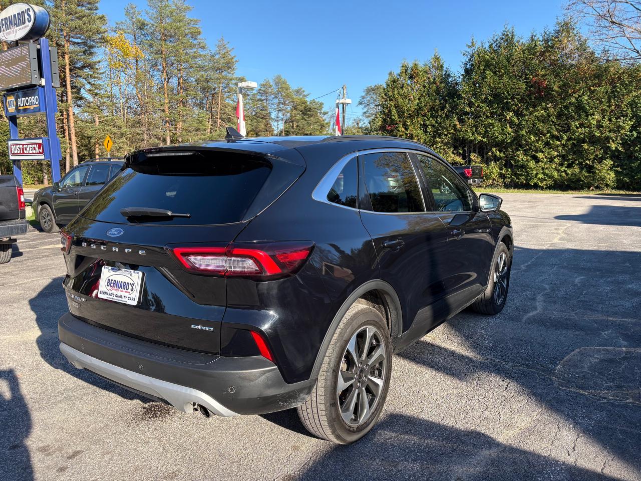 2023 Ford Escape Platinum Photo2