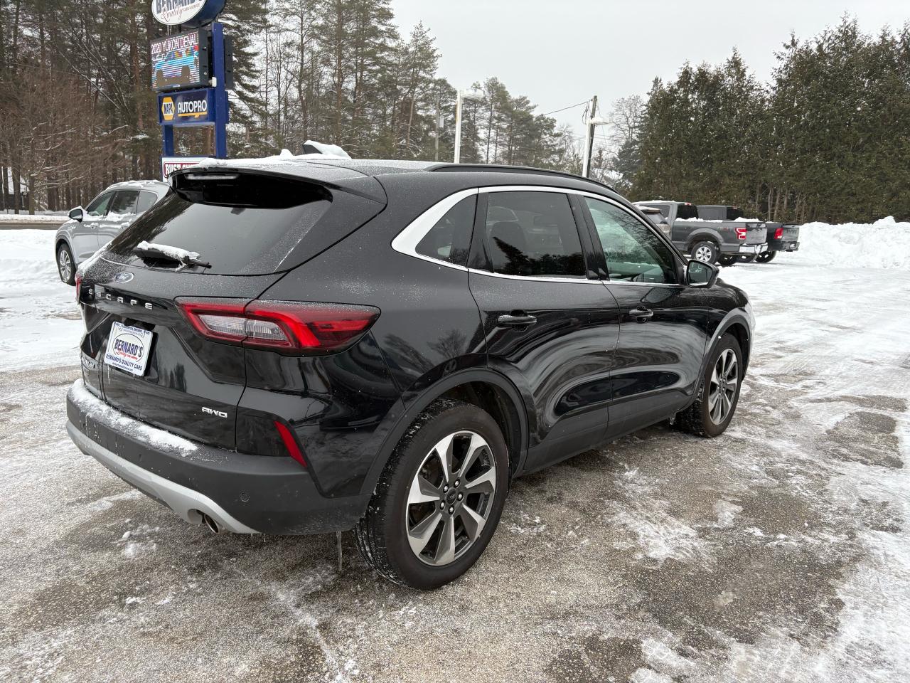 2023 Ford Escape Platinum Photo