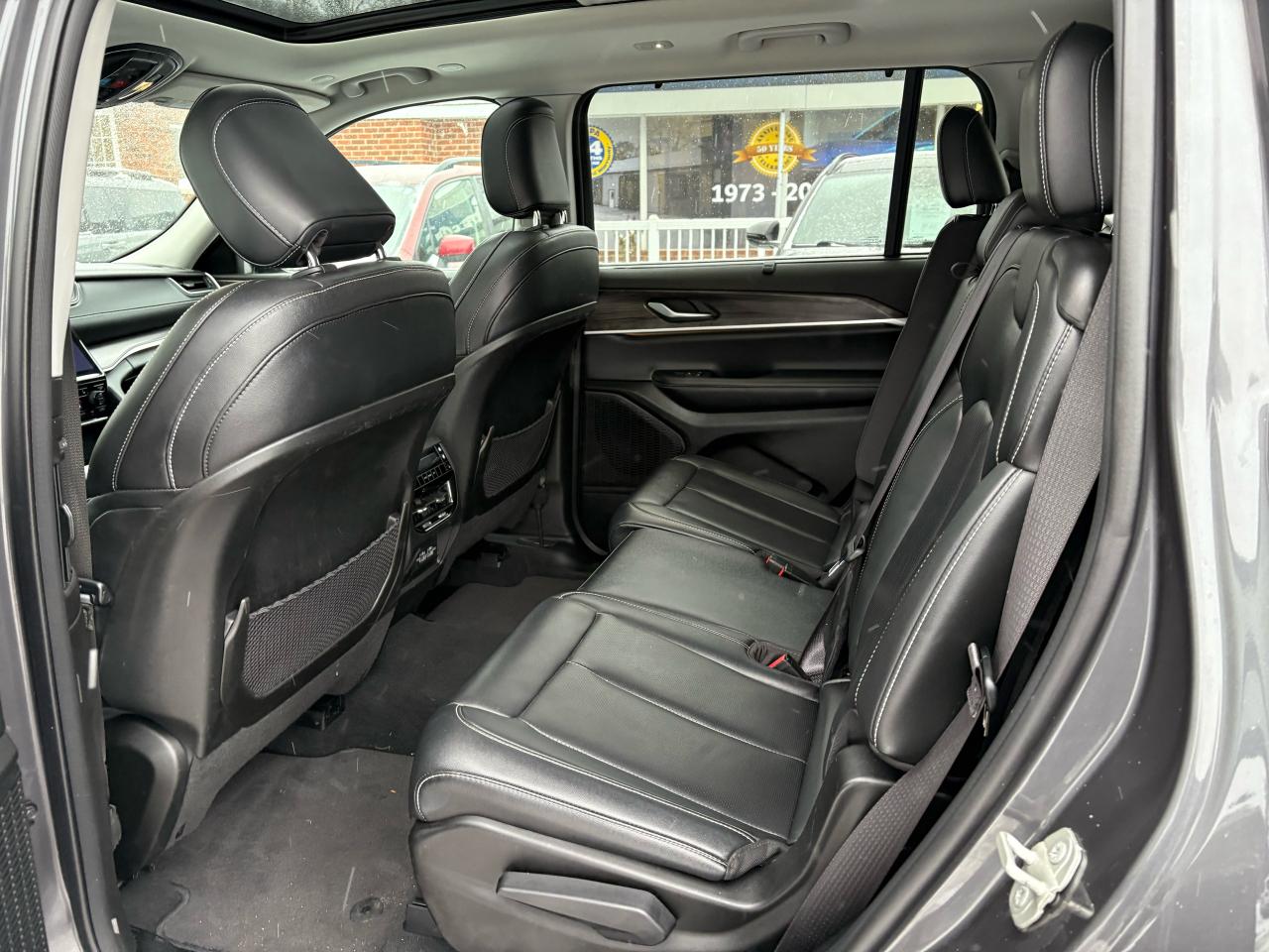 2023 Jeep Grand Cherokee L Limited- 7 passenger, Sunroof, Leather, Loaded Photo