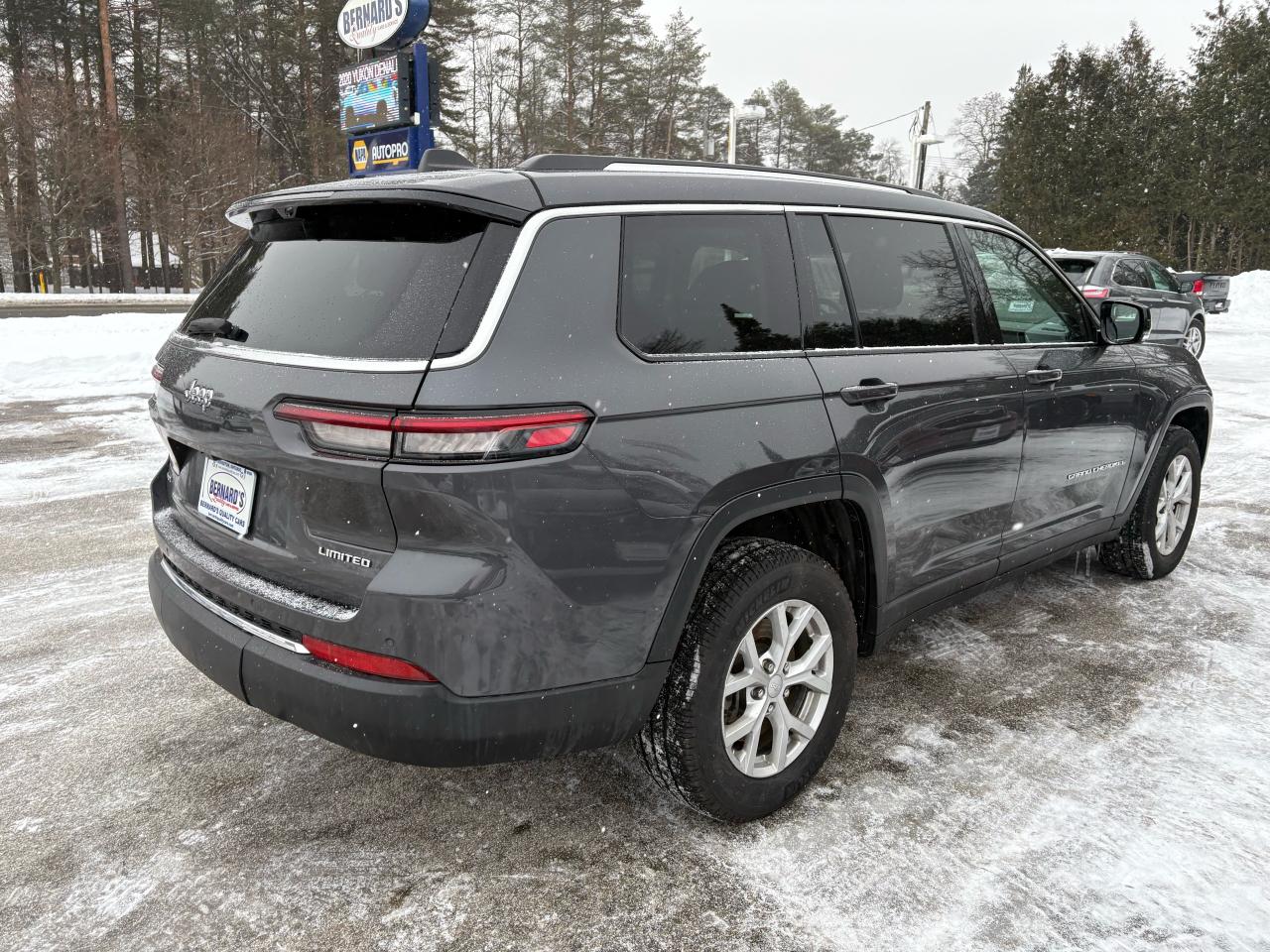 2023 Jeep Grand Cherokee L Limited- 7 passenger, Sunroof, Leather, Loaded Photo