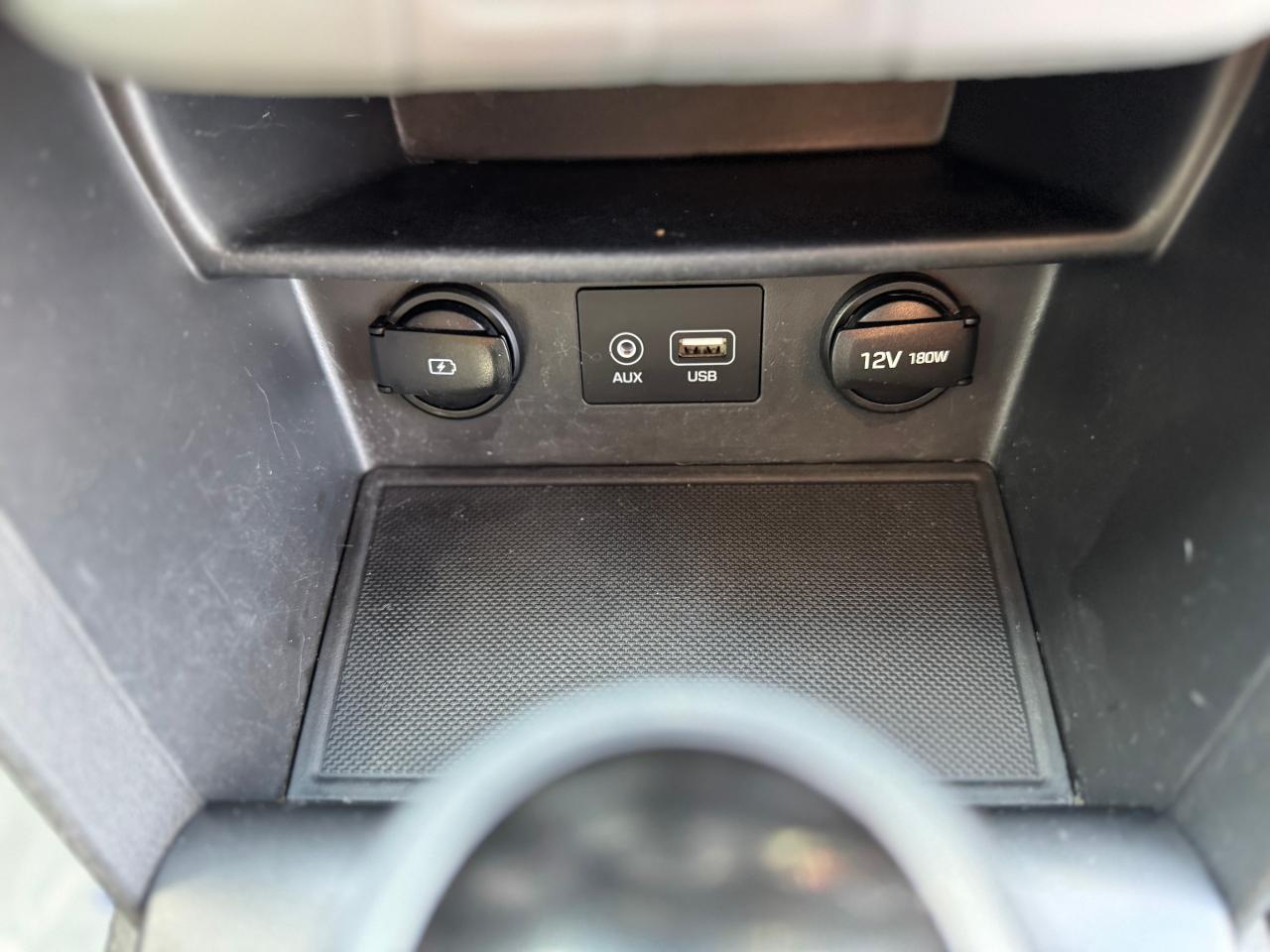 2019 Hyundai KONA 2.0L Essential AWD Includes Summer / Winter tires - Photo #24