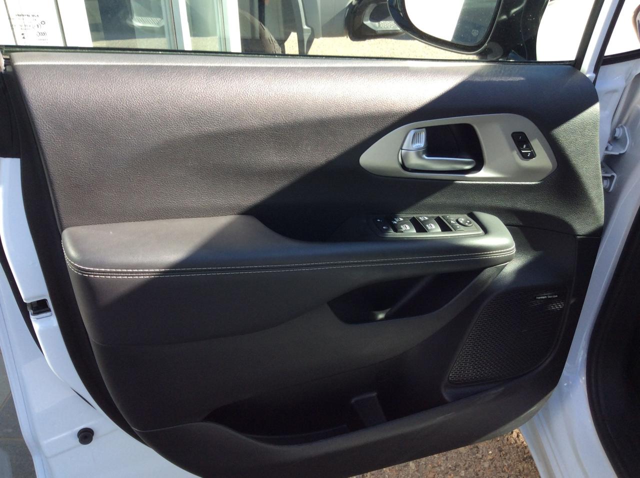 2024 Chrysler Pacifica Limited Photo