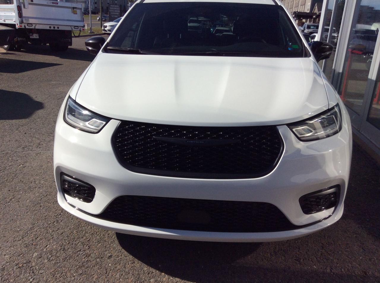 2024 Chrysler Pacifica Limited Photo