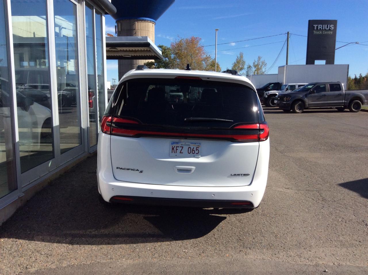 2024 Chrysler Pacifica Limited Photo