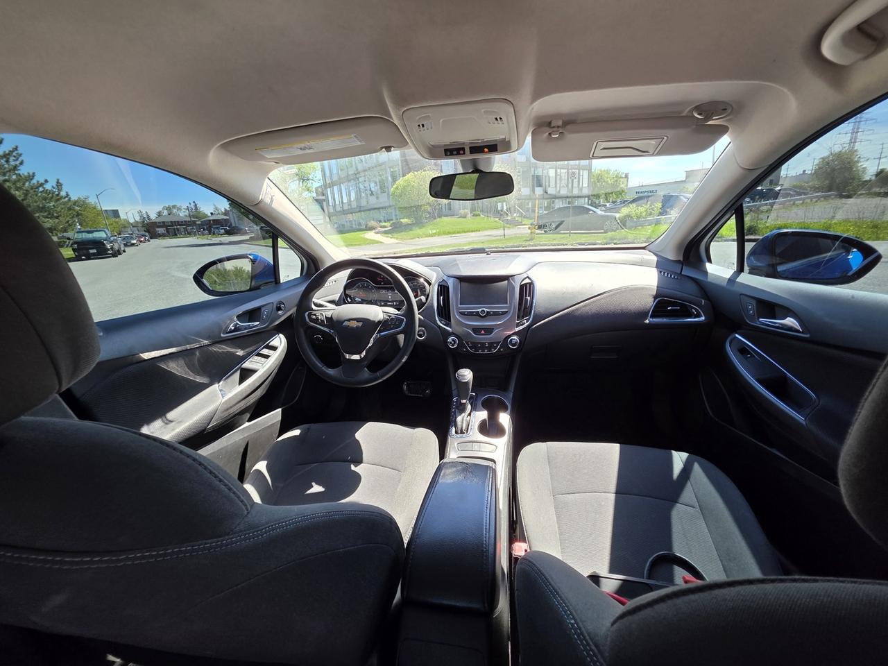 2017 Chevrolet Cruze LT AUTO Photo