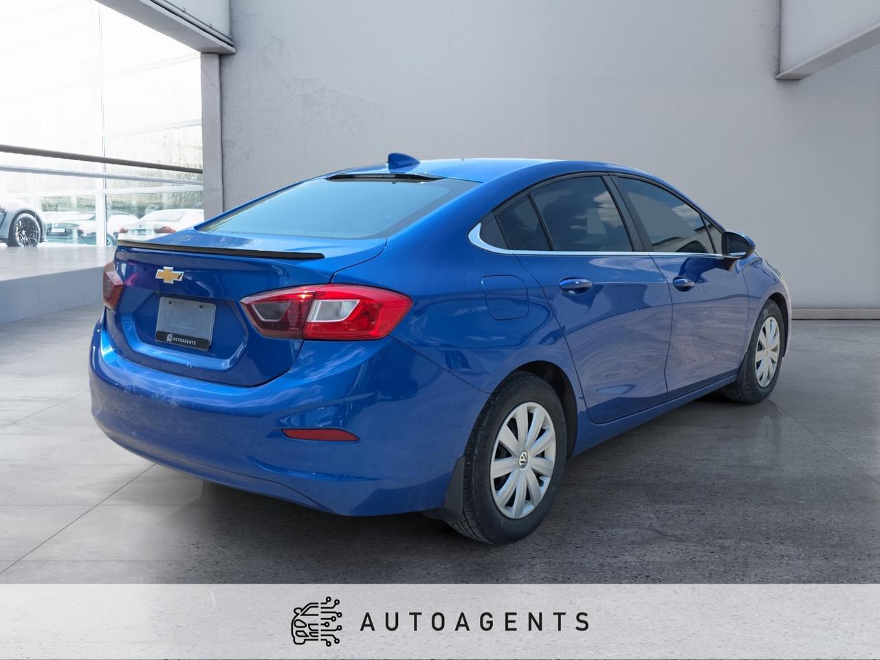 2017 Chevrolet Cruze LT AUTO Photo4