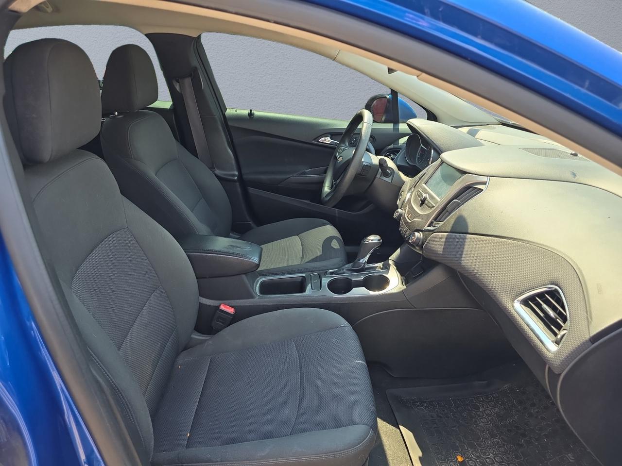 2017 Chevrolet Cruze LT AUTO Photo
