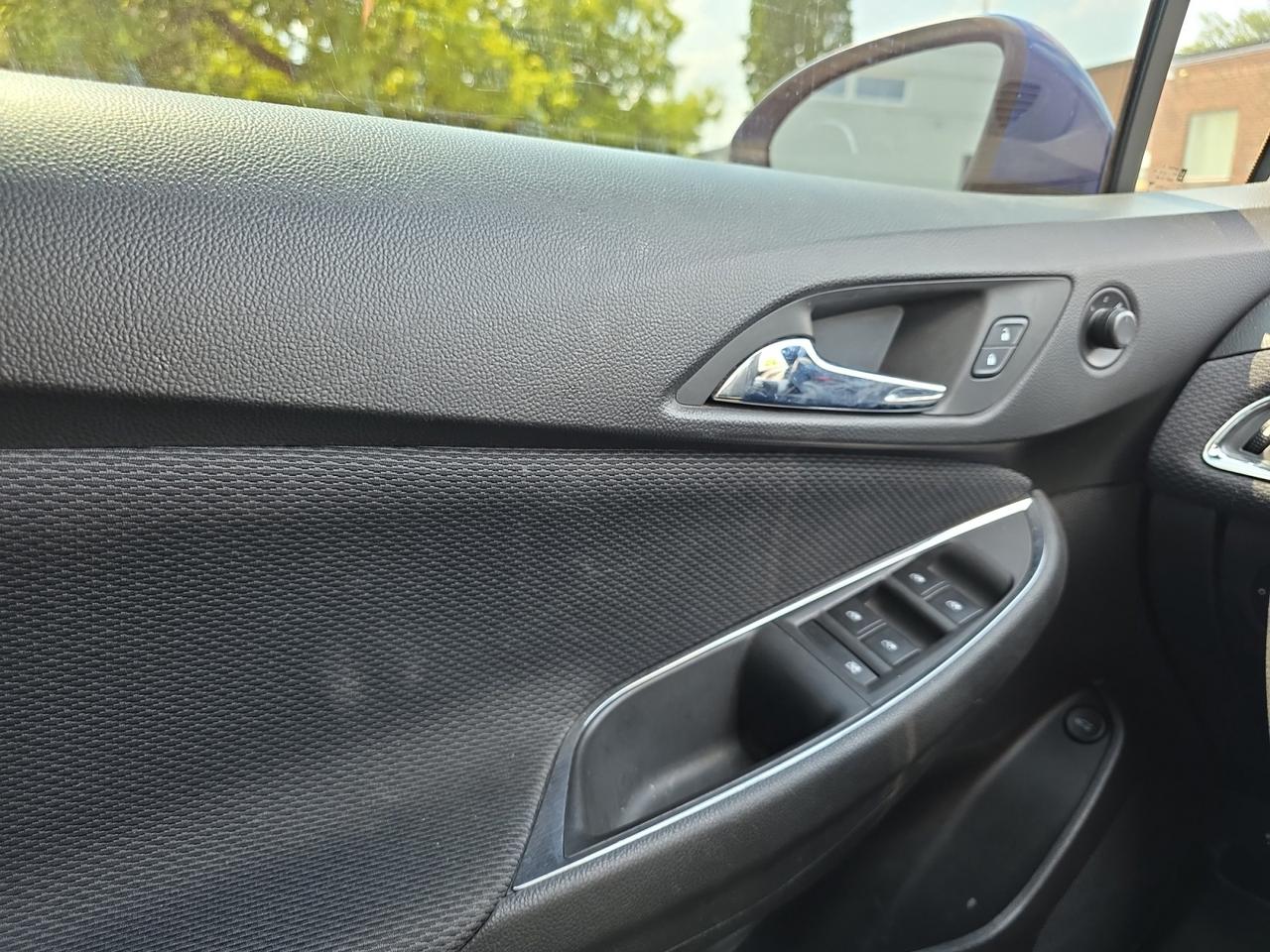 2017 Chevrolet Cruze LT AUTO Photo
