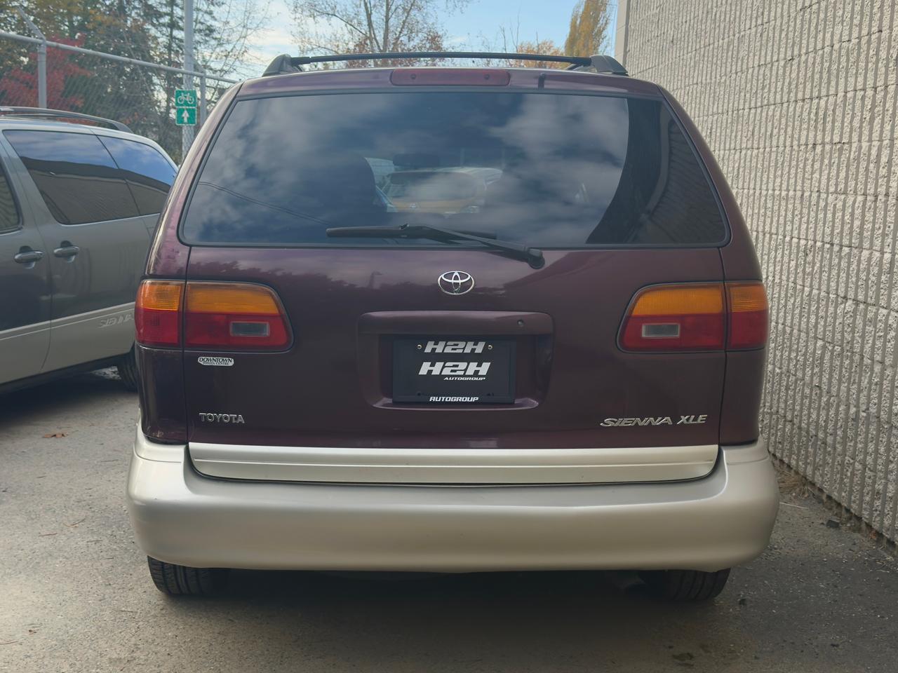1998 Toyota Sienna LE FINANCING AVAILABLE Photo4