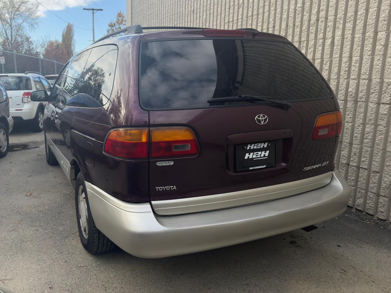 1998 Toyota Sienna LE FINANCING AVAILABLE Photo5