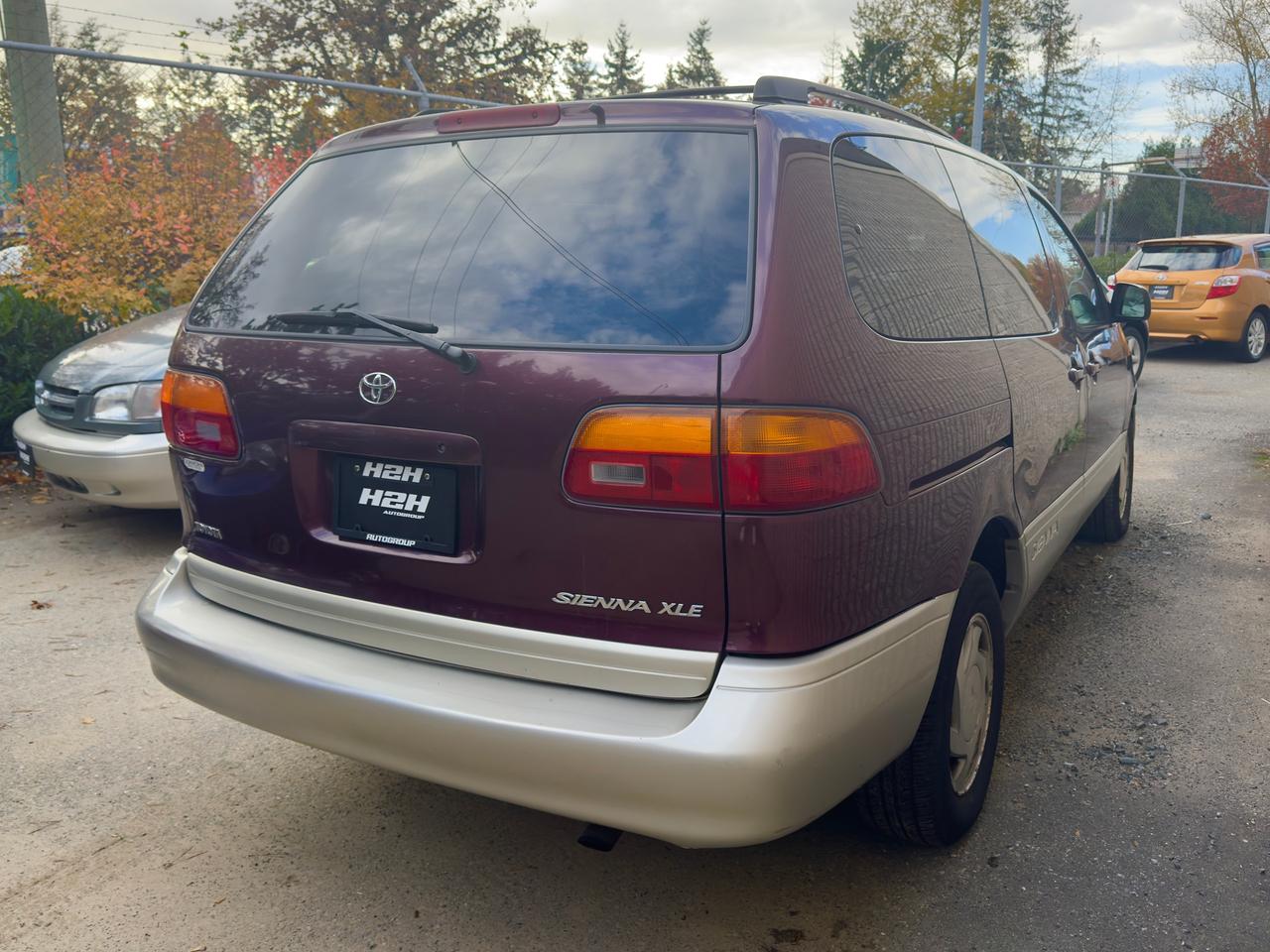 1998 Toyota Sienna LE FINANCING AVAILABLE Photo3