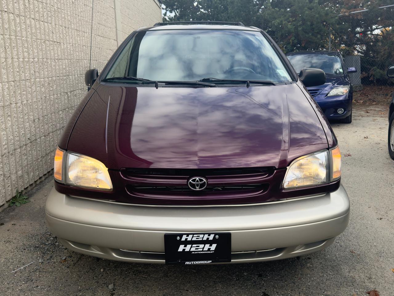 1998 Toyota Sienna LE FINANCING AVAILABLE Photo2