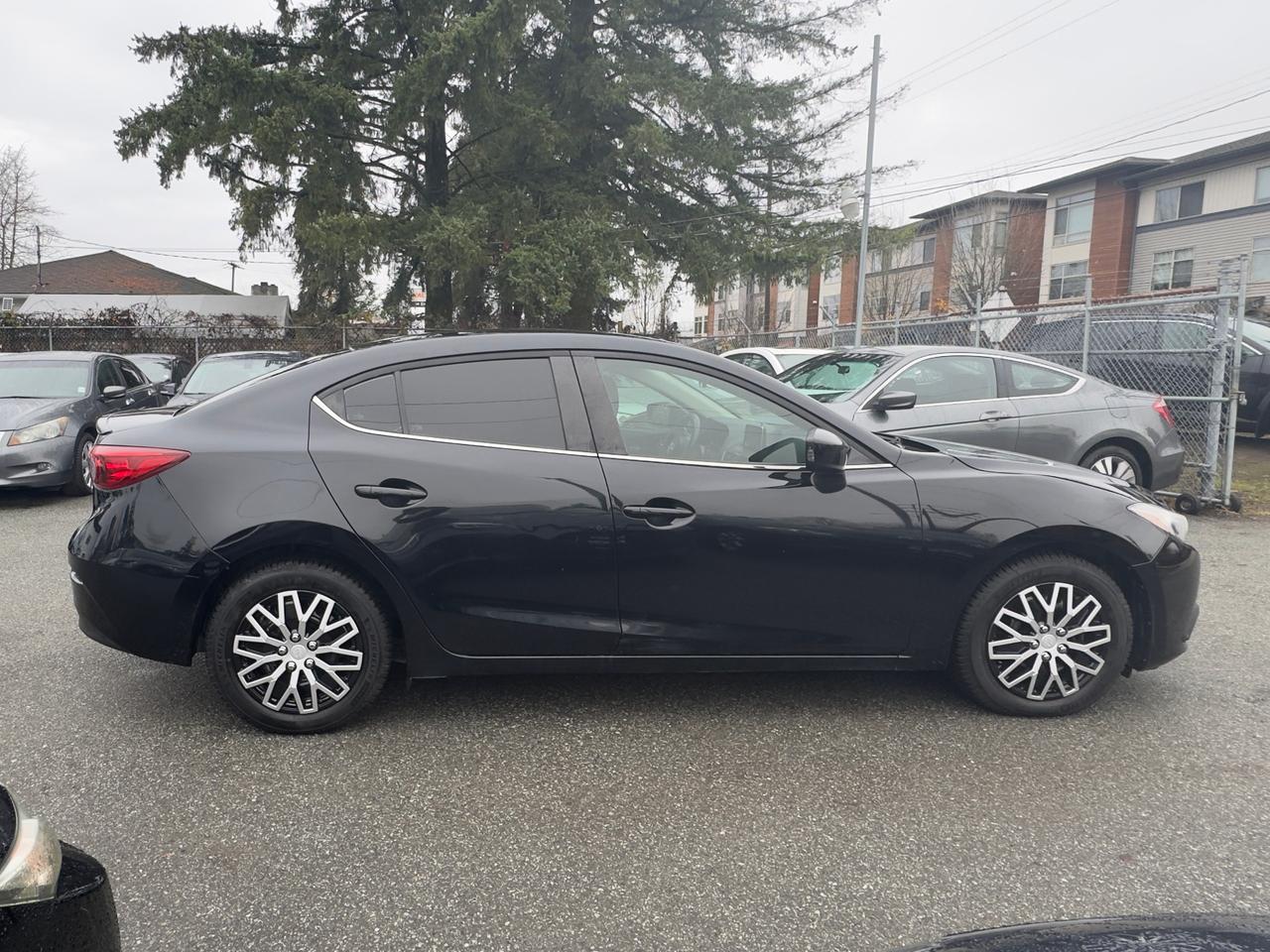 2014 Mazda MAZDA3 GS-SKY FINANCING AVAILABLE Photo4