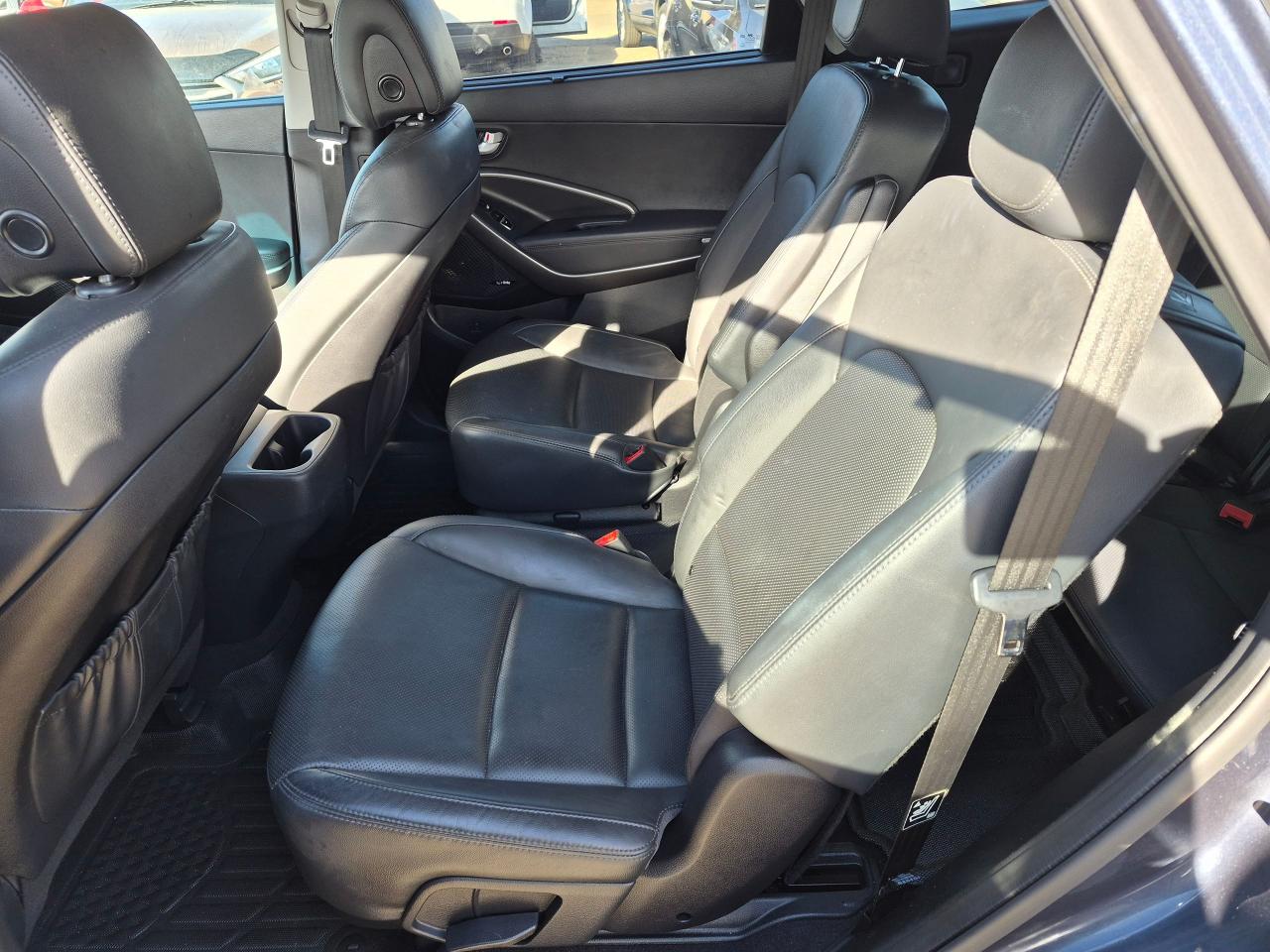 2017 Hyundai Santa Fe XL Luxury AWD 7 Pass, Lthr, Pano, Nav, Blindspot Det, - Photo #12