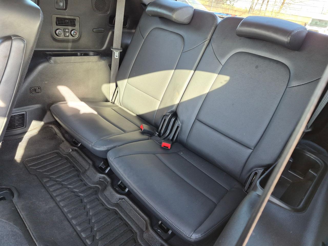 2017 Hyundai Santa Fe XL Luxury AWD 7 Pass, Lthr, Pano, Nav, Blindspot Det, - Photo #13