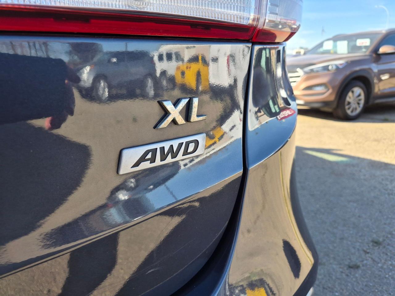 2017 Hyundai Santa Fe XL Luxury AWD 7 Pass, Lthr, Pano, Nav, Blindspot Det, - Photo #6