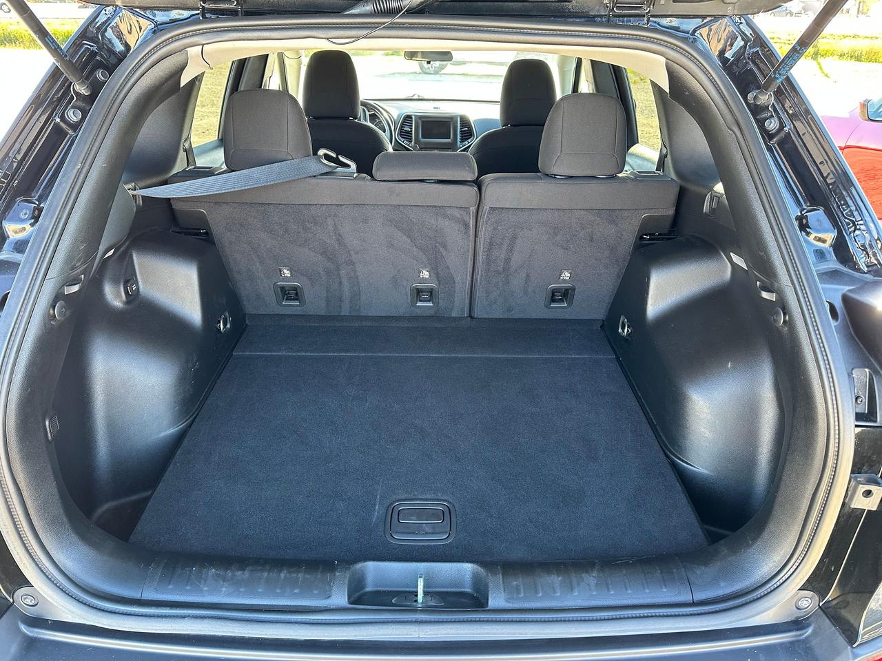 2019 Jeep Cherokee Sport FWD Photo5